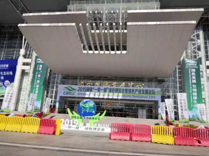 寰宇股份攜智能家具、進(jìn)口PET裝飾板產(chǎn)品亮相“一帶一路”綠色博覽會(huì)暨綠色產(chǎn)業(yè)發(fā)展論壇